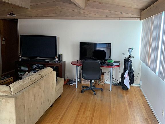4th image of 1067 Diamond St