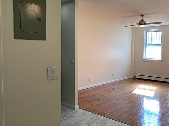 3rd image of 1857 Gleason Ave #1
