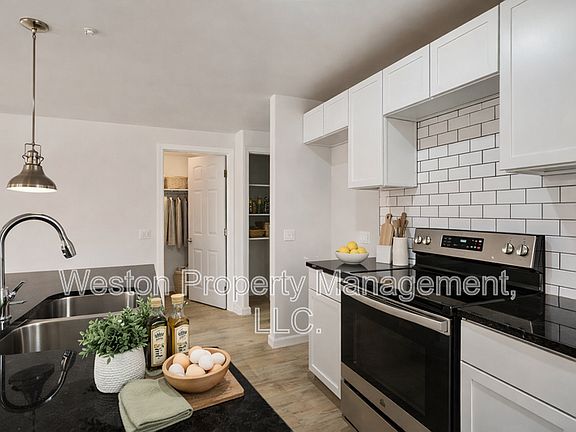 3rd image of 711 NW 30th St APT 2