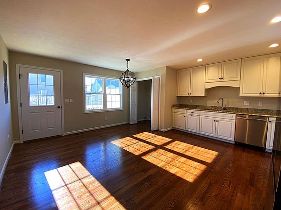 4th image of 102 Collinswood Dr
