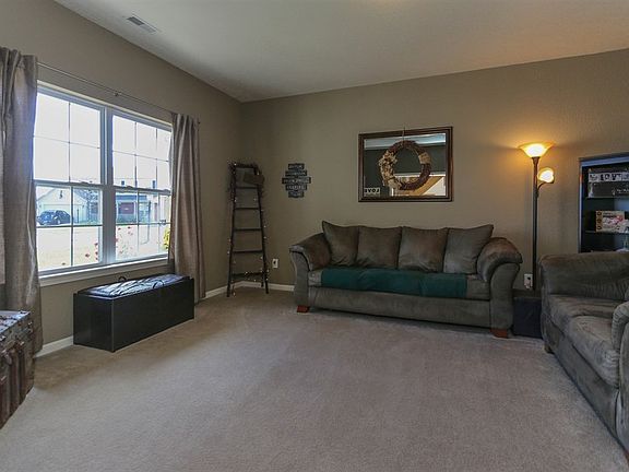 4th image of 5570 Bracken Dr