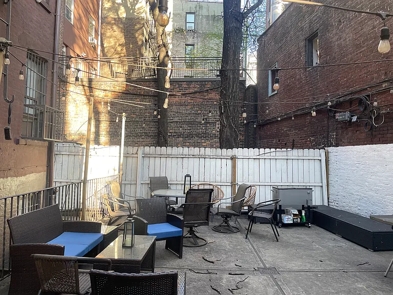 246 W 20th St #1C — Photo 7