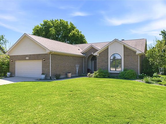 3rd image of 9190 Heather Dr