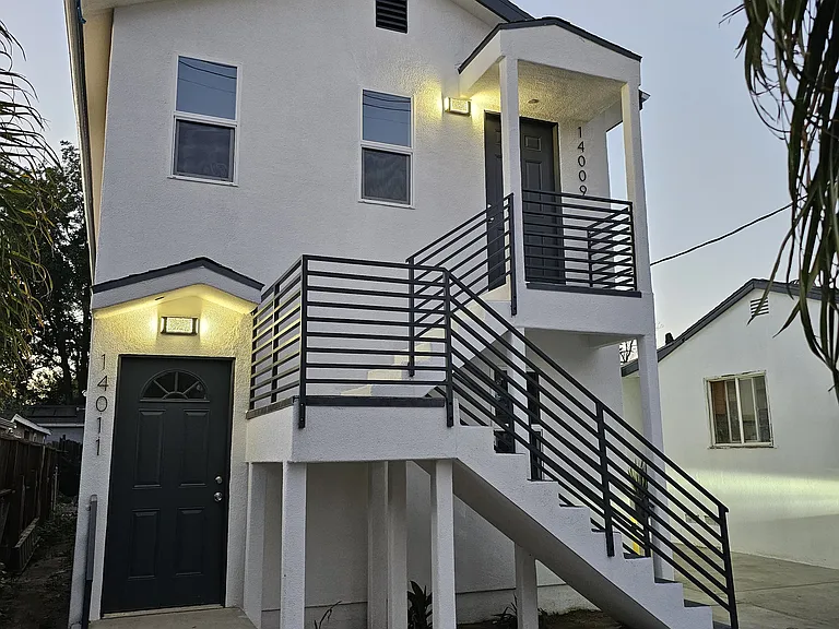 14009 Hubbard St — Photo 2