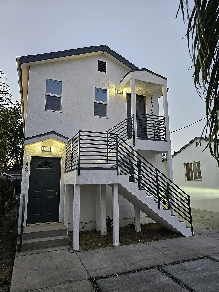 Building Photo - 14009 Hubbard St