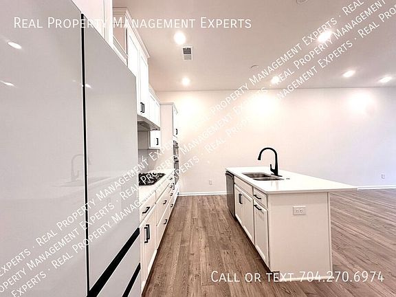 4th image of 5735 Clear Creek Ln