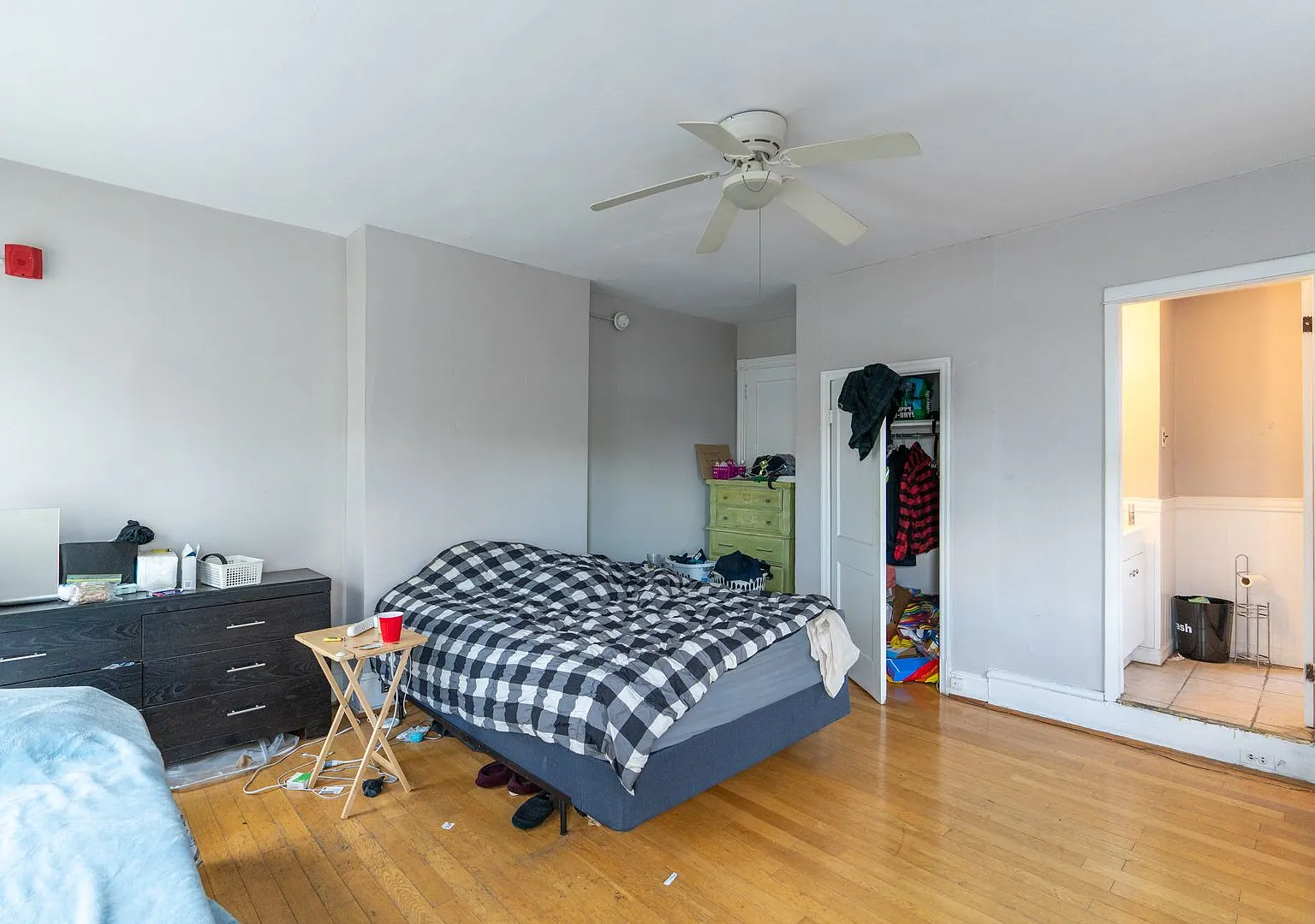 Large One bedroom Melrose area — Photo 4