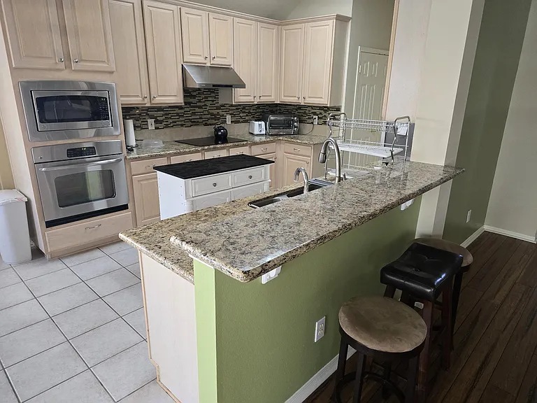 9406 Sunlake Dr — Photo 5