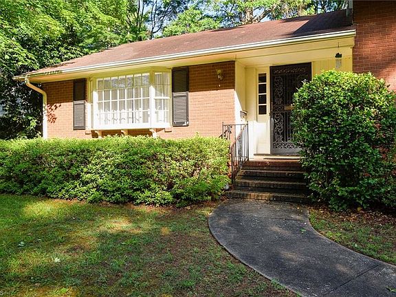 3rd image of 3030 Prytania Rd