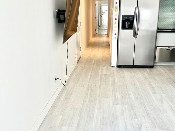 5th image of 3311 Fillmore St APT 205