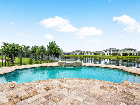 4th image of 15238 Goldfinch Circle