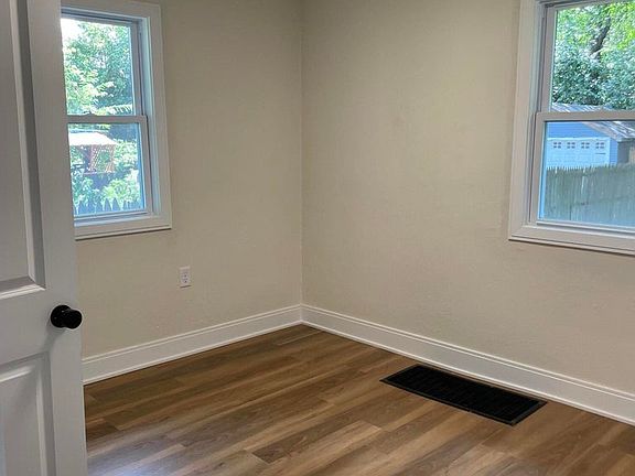 3rd image of 2640 E Oakwood Dr