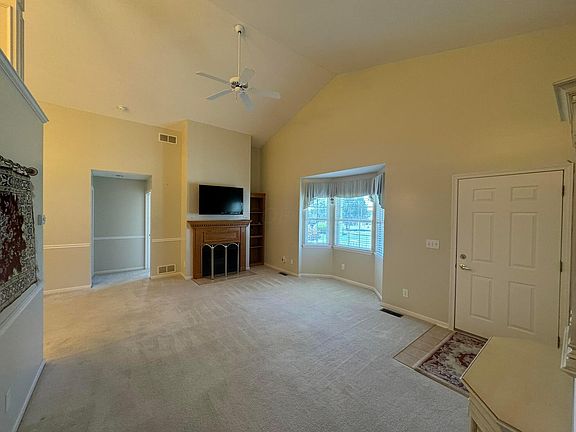 5th image of 28 Fairway Dr
