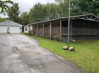 5884 E Ford Lake Dr, Fountain, MI 49410