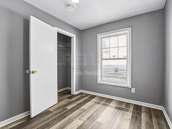 3rd image of 2931 Virginia Ave