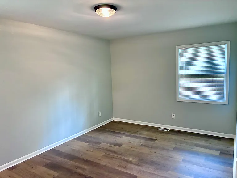 8600 Marigold St — Photo 15