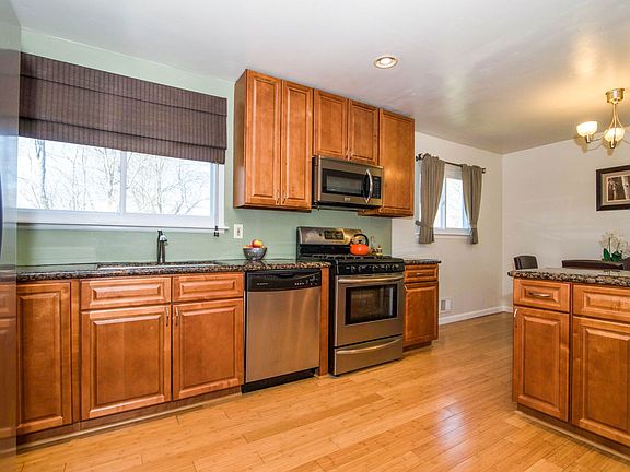 3rd image of 121 Berkeley Ave