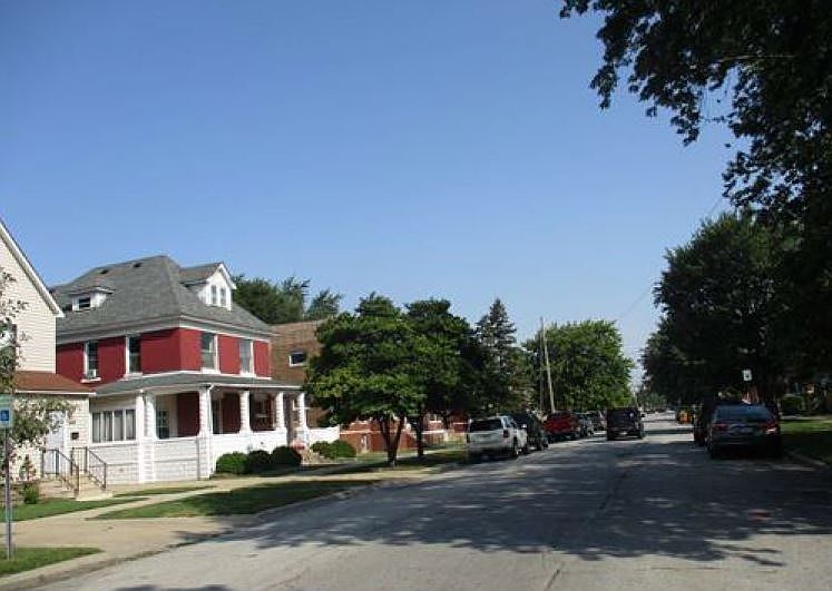 2nd image of 4739 Magoun Ave