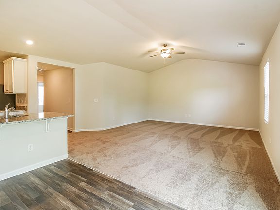 5th image of 2104 Briar Run Dr