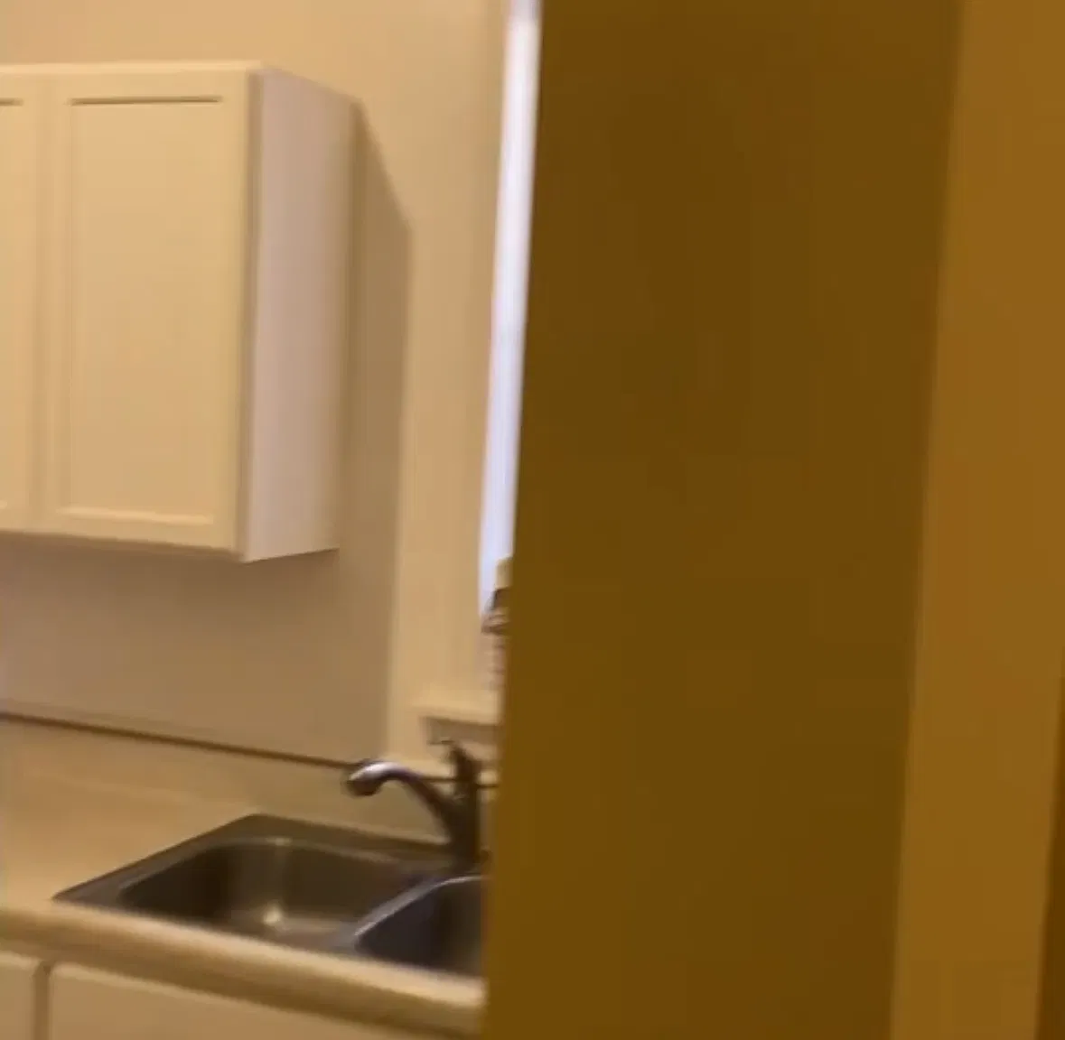 3 bed, $1,800 — Photo 1