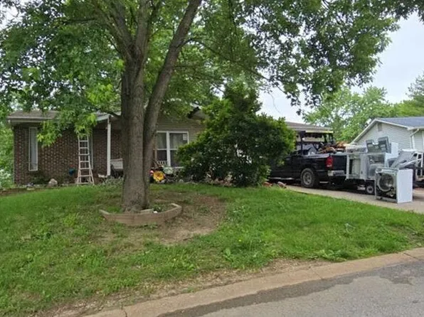 1608 W Hawthorne St, Pacific, MO 63069