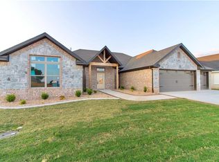 410 Chaparral St, Centerton, AR 72719