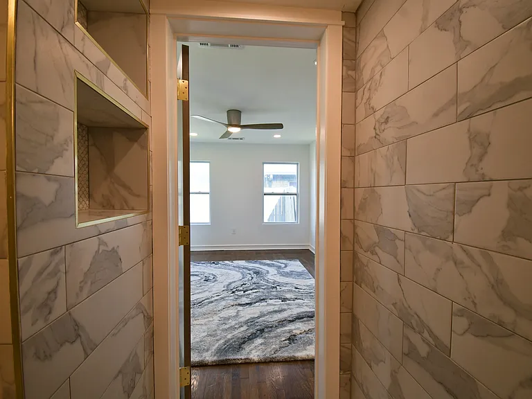 1403 Munger St — Photo 36