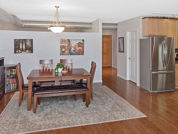 5th image of 3160 N Lincoln Ave Unit 301