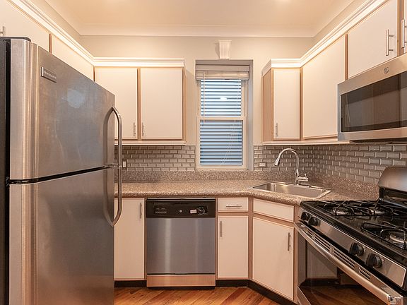 4th image of 3918 N Hermitage Ave #2