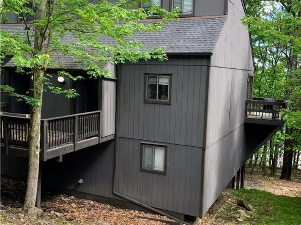 90 Cross Country Ln, Tannersville, PA 18372