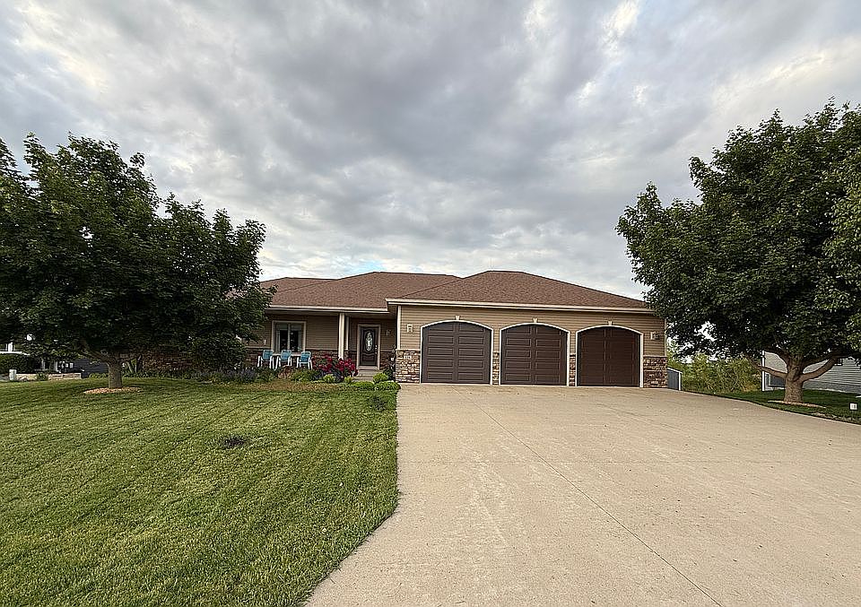 1st image of 131 Lake Shore Dr