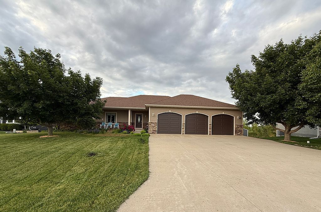 131 Lake Shore Dr - Property Image