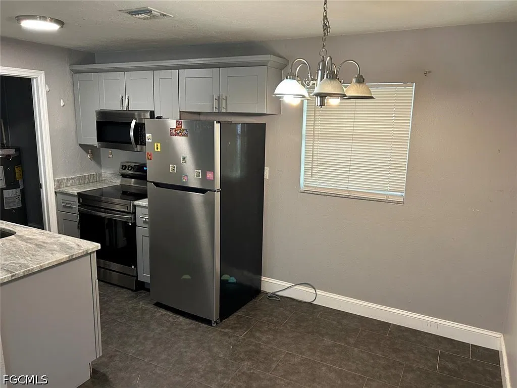 2 bed, 1.0 bath, 920 sqft, $1,600 — Photo 4