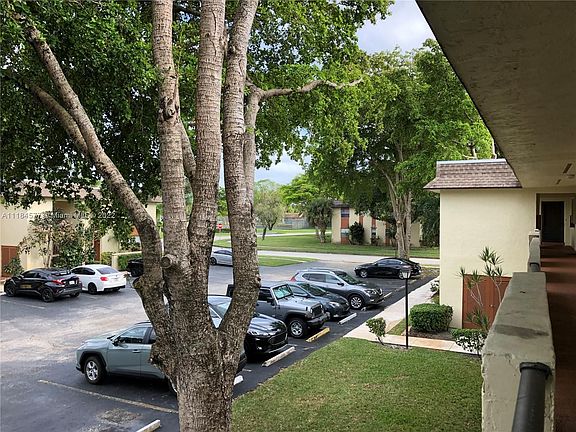 5th image of 5525 Lakewood Cir N APT 222