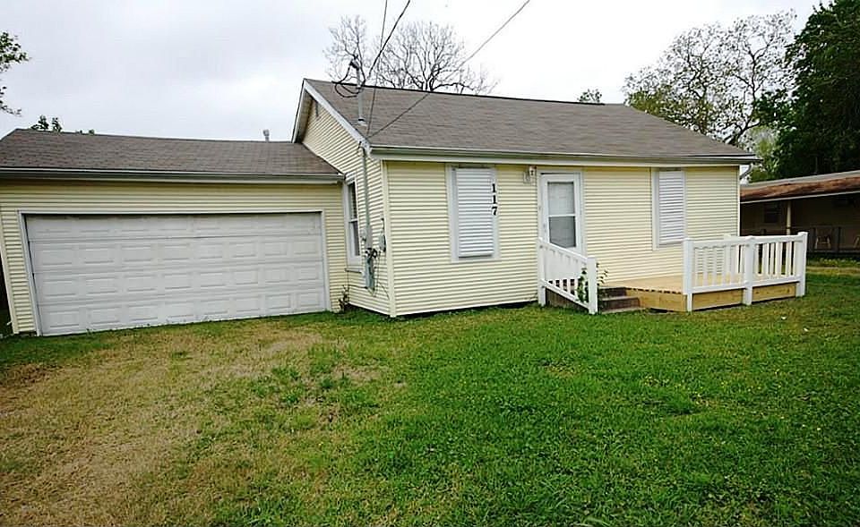 1st image of 117 S Pecan Dr