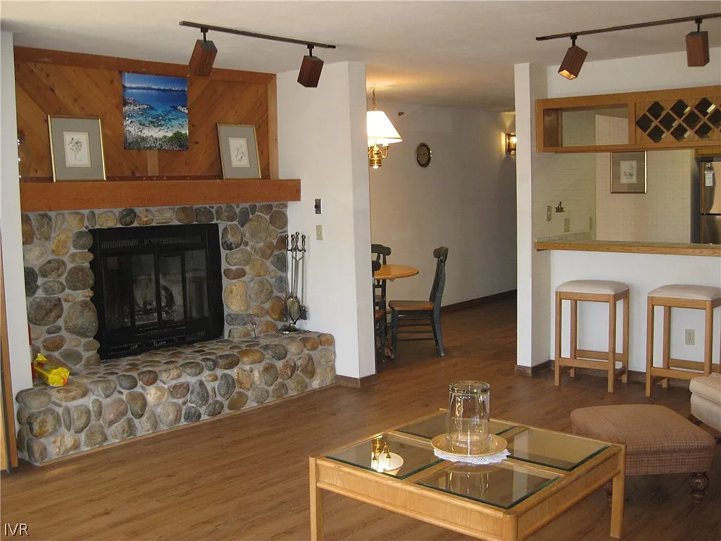 1 bed, 2.0 bath, 1064 sqft, $2,400 — Photo 1