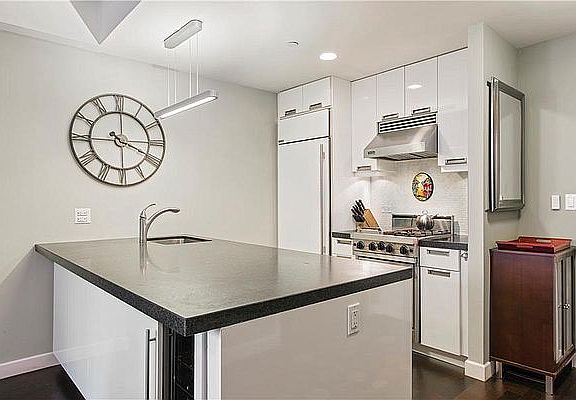 3rd image of 261 W 28th St APT 4F