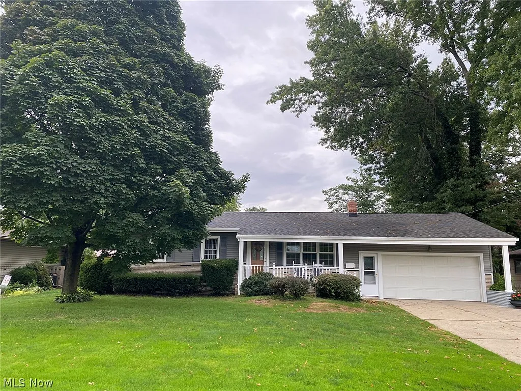 4645 Pinegrove Ave photo 1