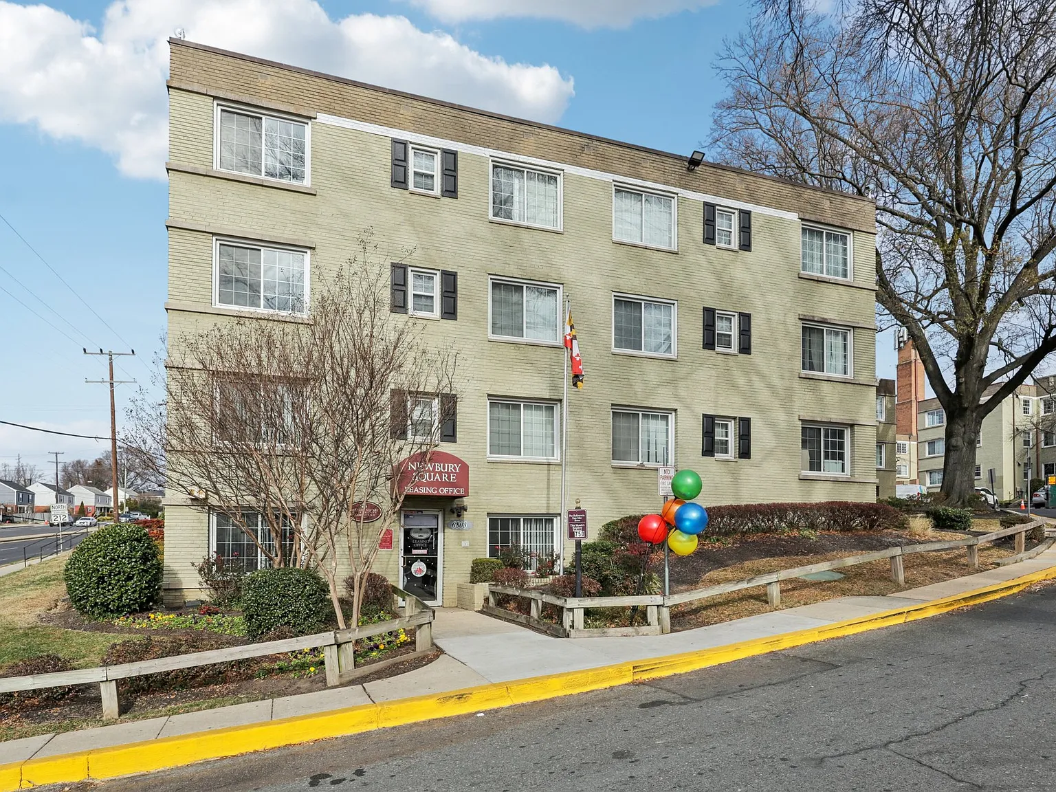 Newbury Square Apartments — Photo 2