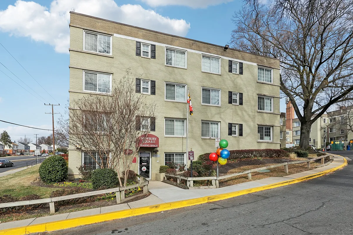 Building Photo - Newbury Square Apartments
