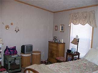 5th image of 27 Laura Jean Ln