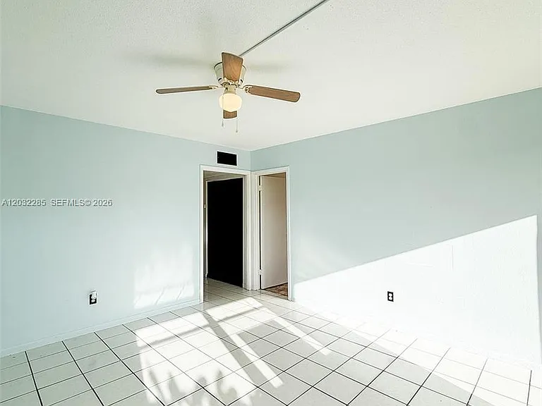 3721 SW 54th Ave — Photo 7