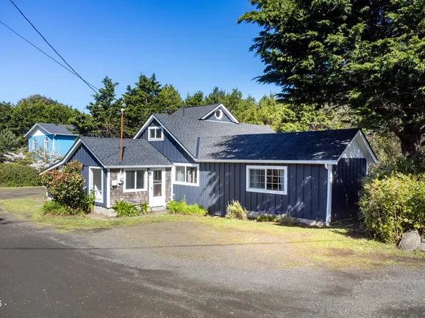 43 NW Knoxville St, Yachats, OR 97498