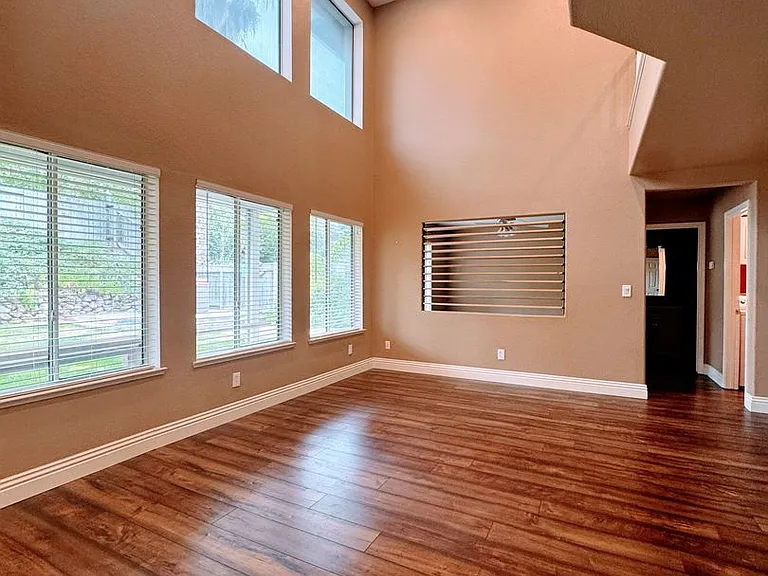 477 Fisher Cir — Photo 4