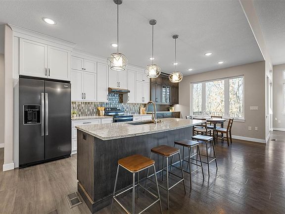 5th image of 1110 Cullen Dr