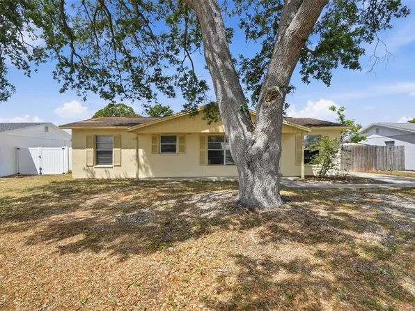 2706 40th St W, Bradenton, FL 34205