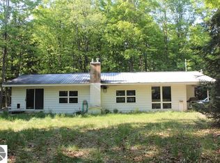 8621 Pinecrest Ave NE, Mancelona, MI 49659