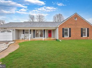 6922 Lodestone Ct, Alexandria, VA 22306