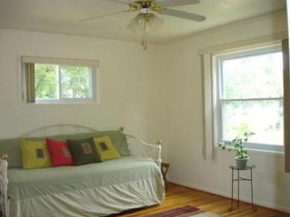 5th image of 717 Shetland St
