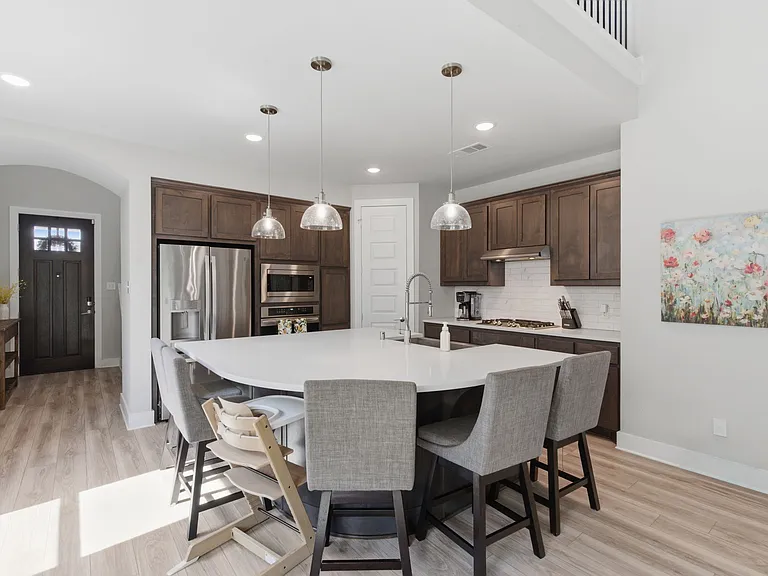 2225 Elm Pl — Photo 3